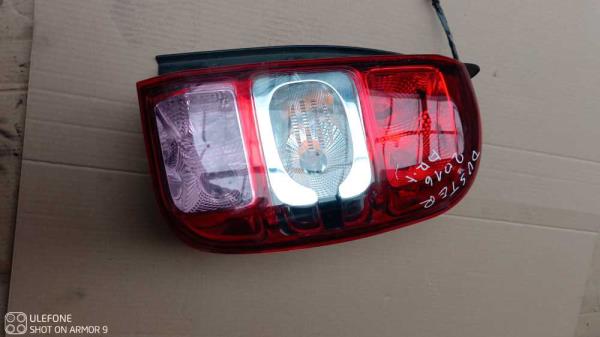 FEU ARRIERE DROIT DACIA - Vue 1